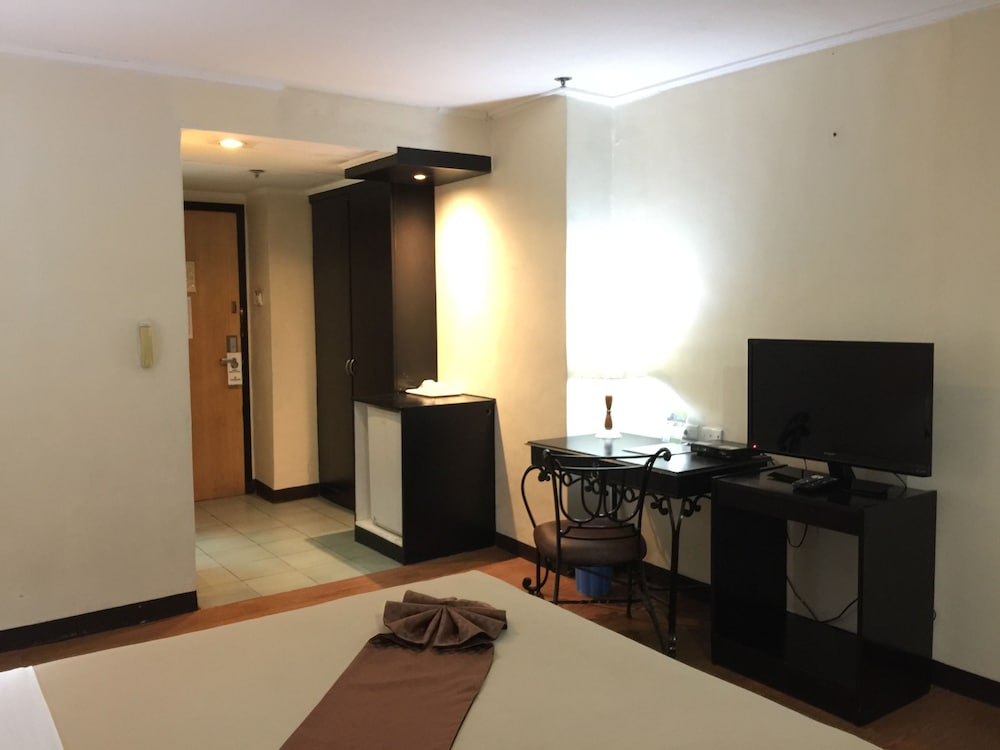 the golden peak hotel and suites powered by cocotel