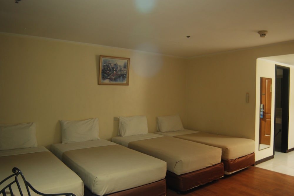 the golden peak hotel and suites powered by cocotel