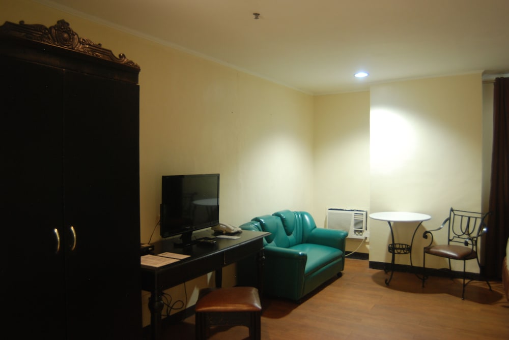 the golden peak hotel and suites powered by cocotel