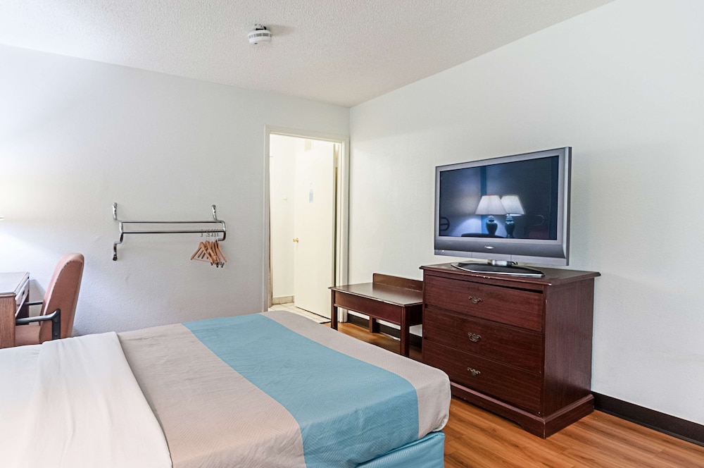 motel 6 southgate mi detroit