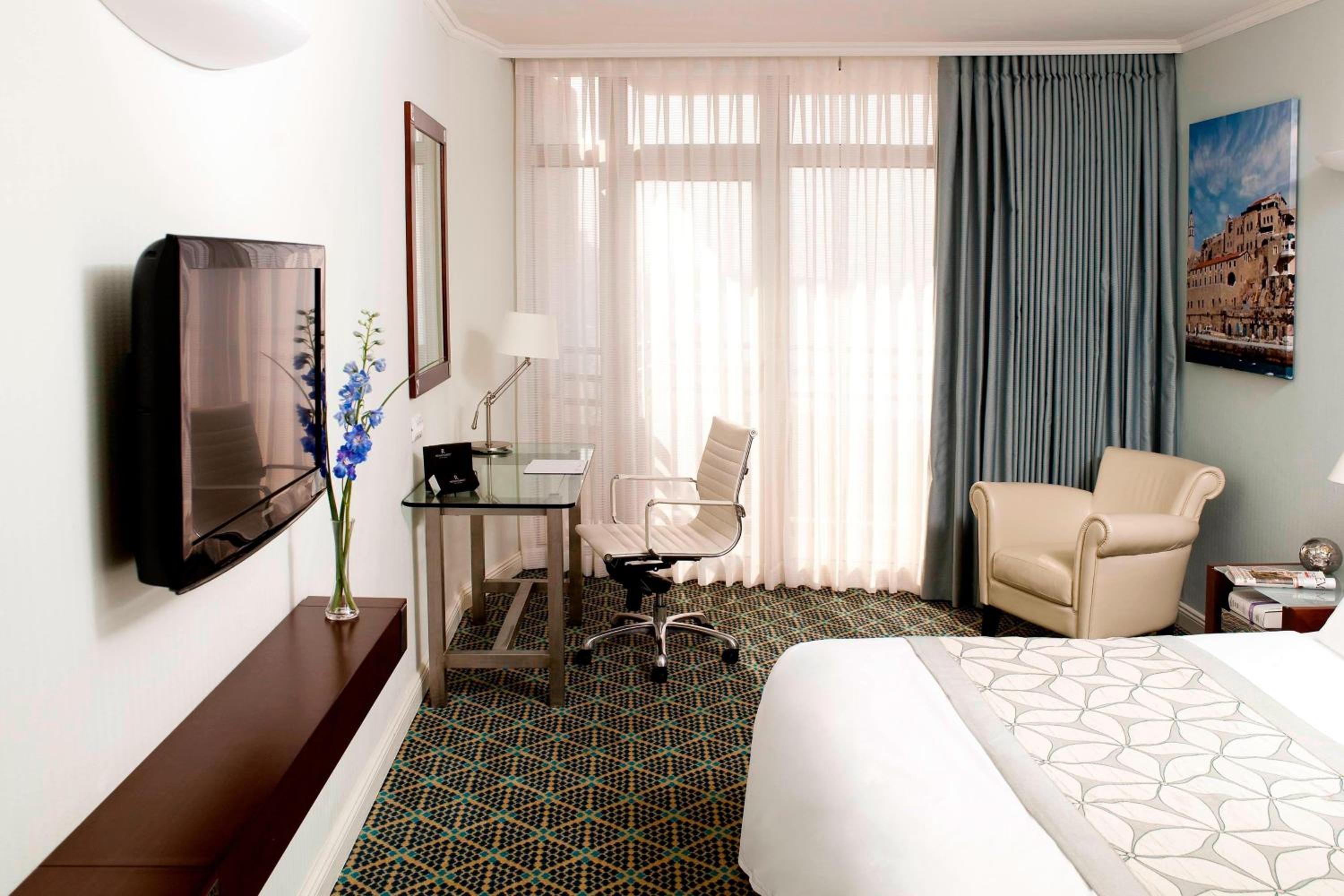 renaissance tel aviv
