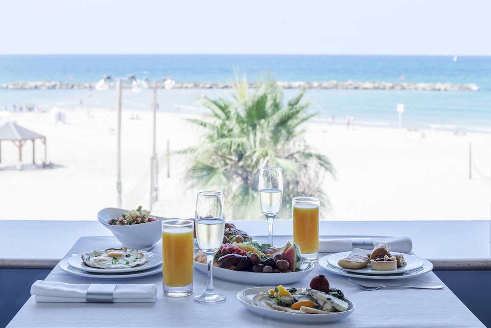 renaissance tel aviv