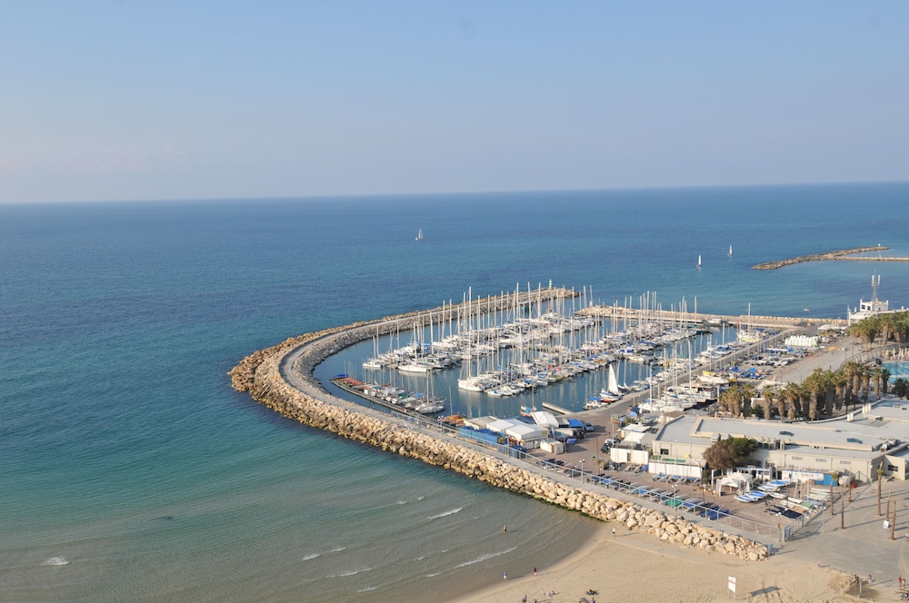 renaissance tel aviv