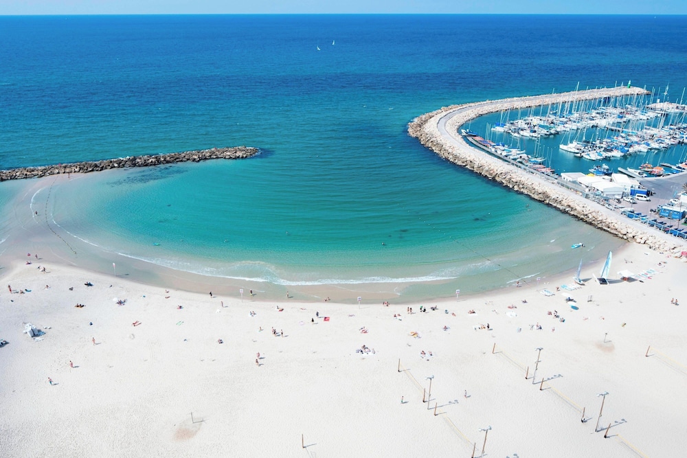 renaissance tel aviv