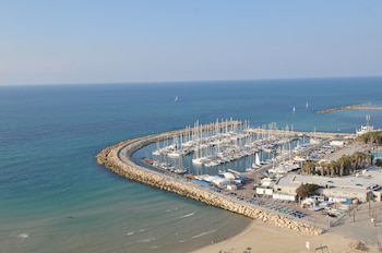 renaissance tel aviv