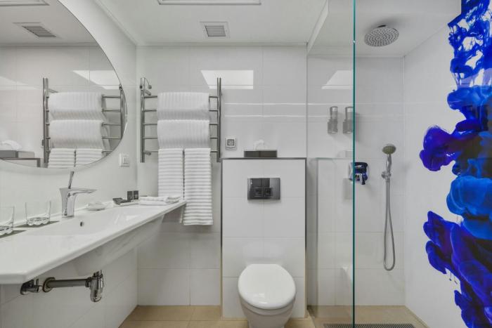 renaissance tel aviv