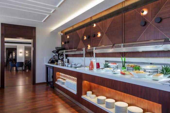 renaissance tel aviv