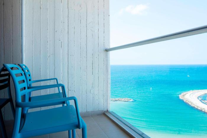 renaissance tel aviv