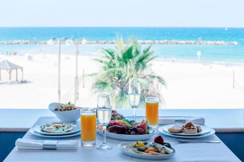 renaissance tel aviv