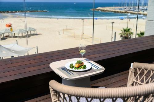 renaissance tel aviv