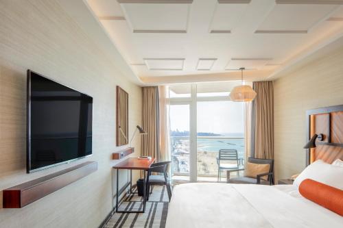 renaissance tel aviv