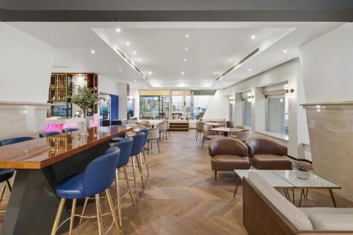 renaissance tel aviv