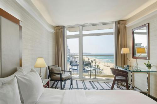 renaissance tel aviv