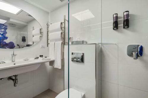 renaissance tel aviv