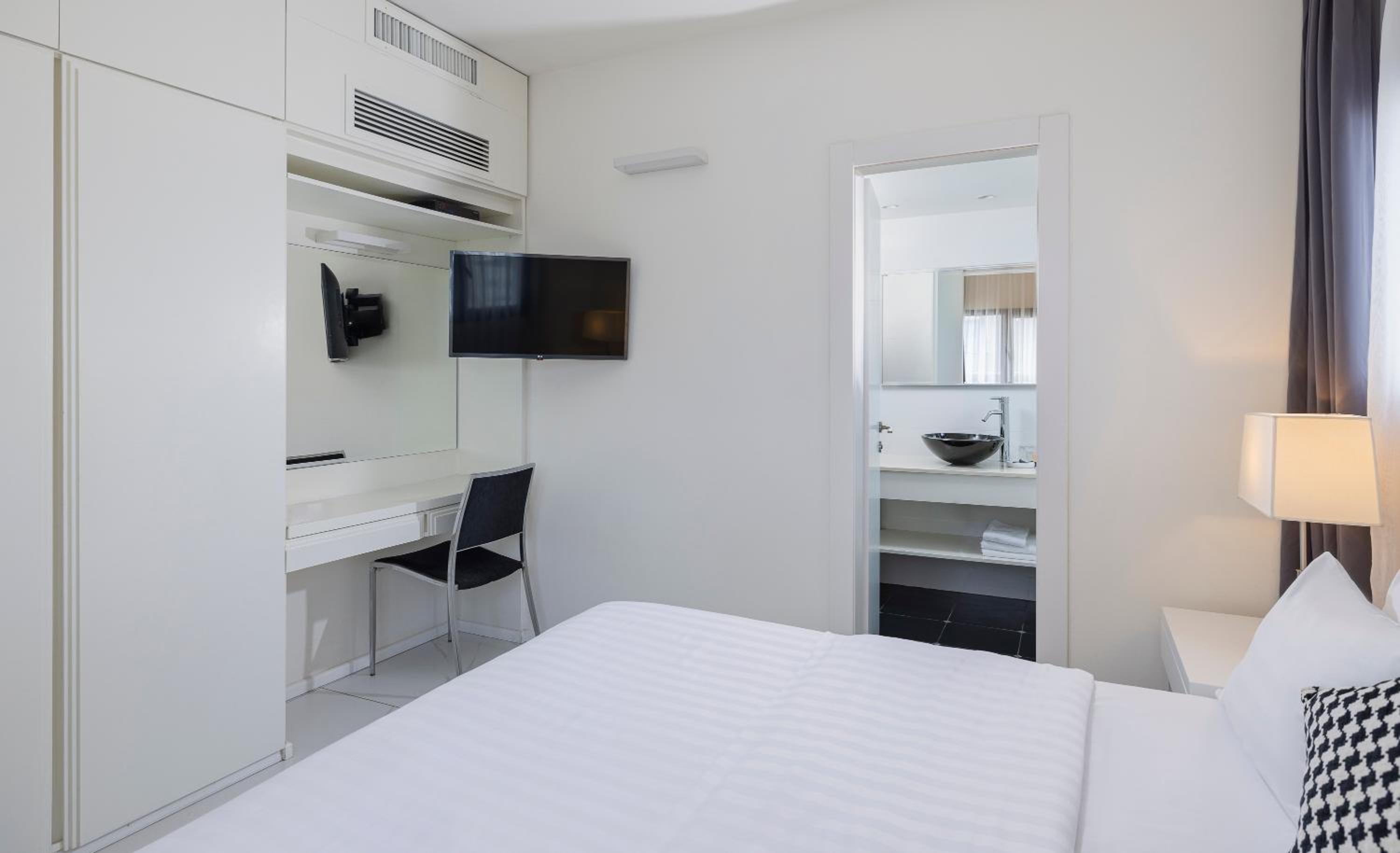 best western regency suites