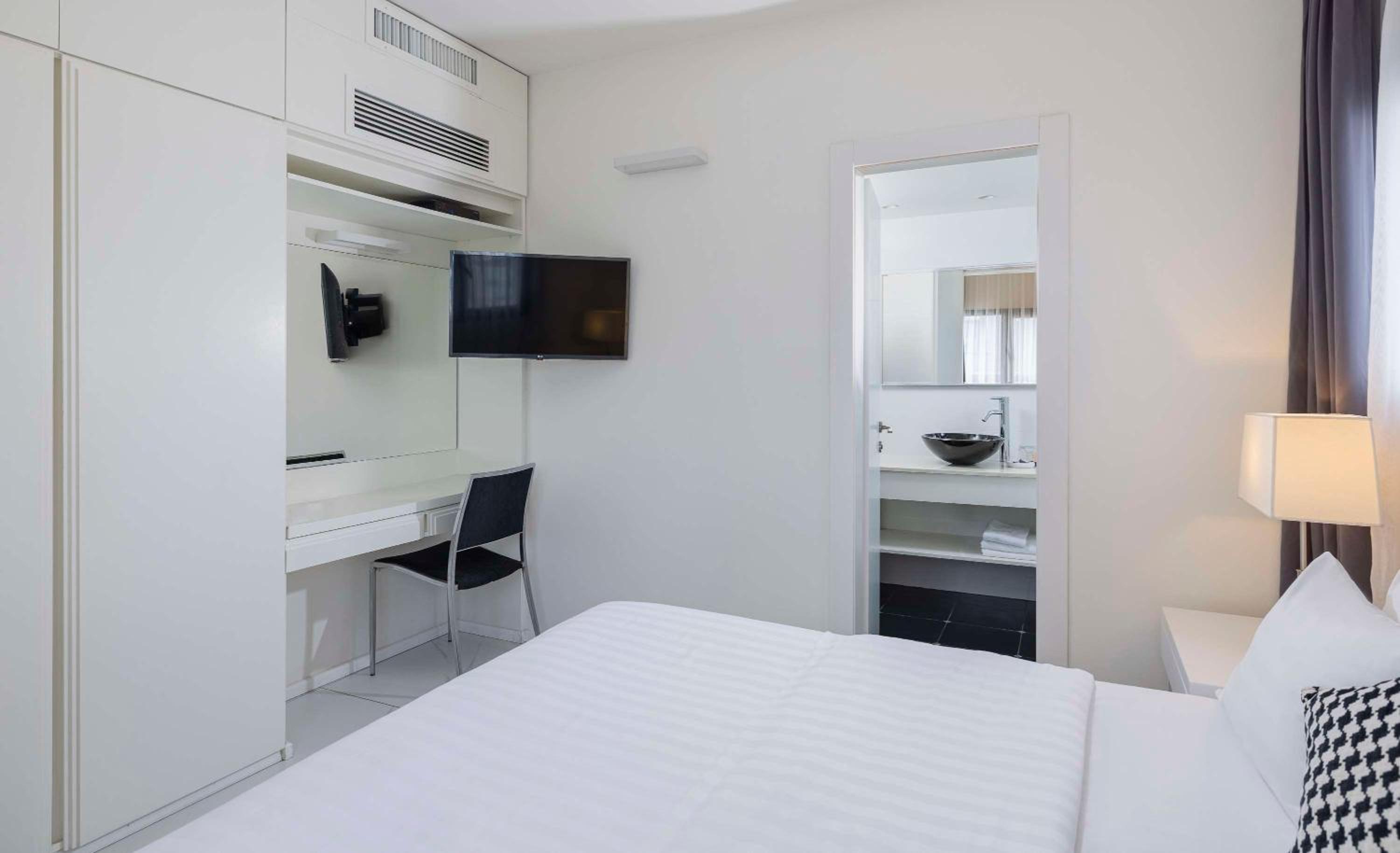 best western regency suites