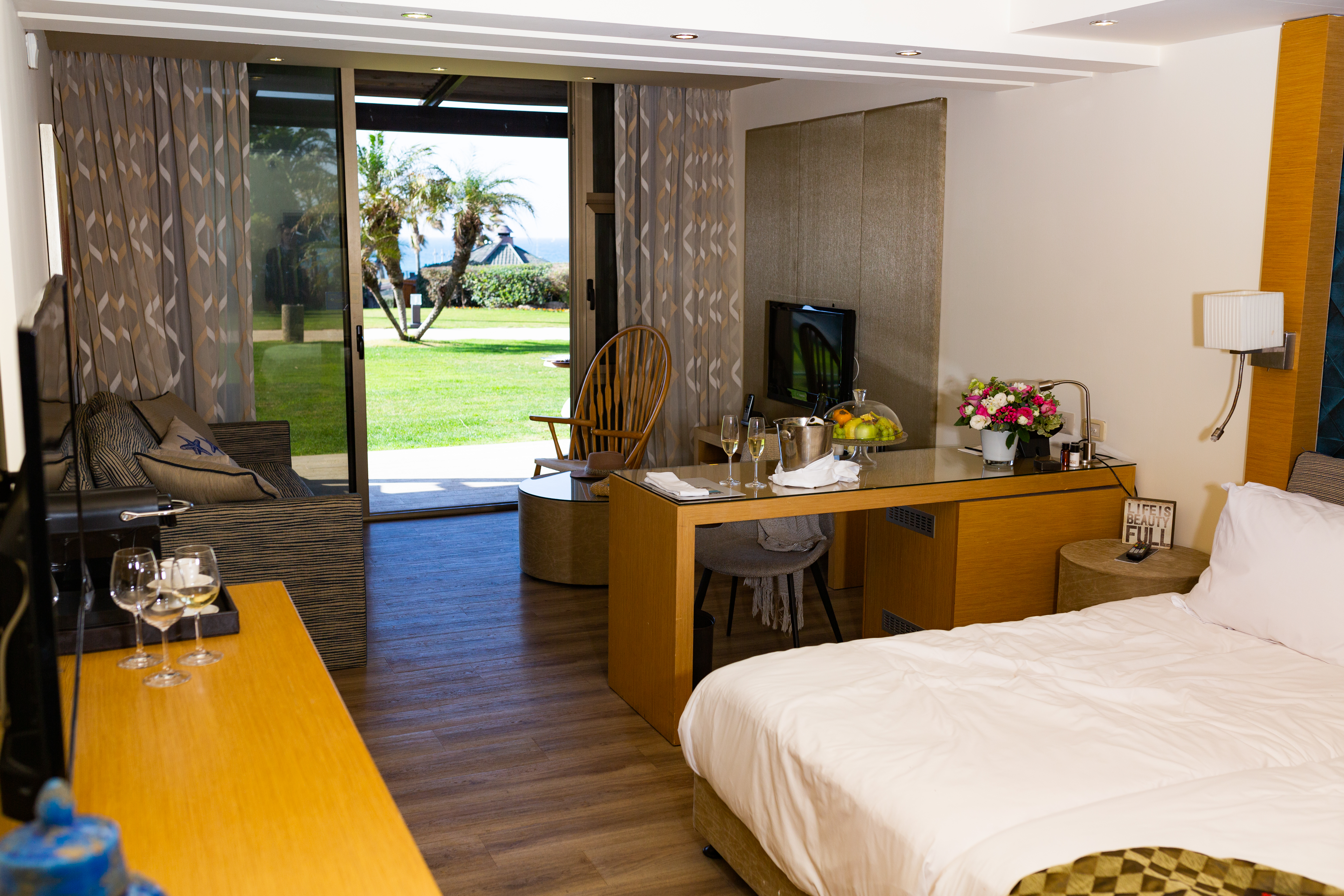 dan accadia hotel