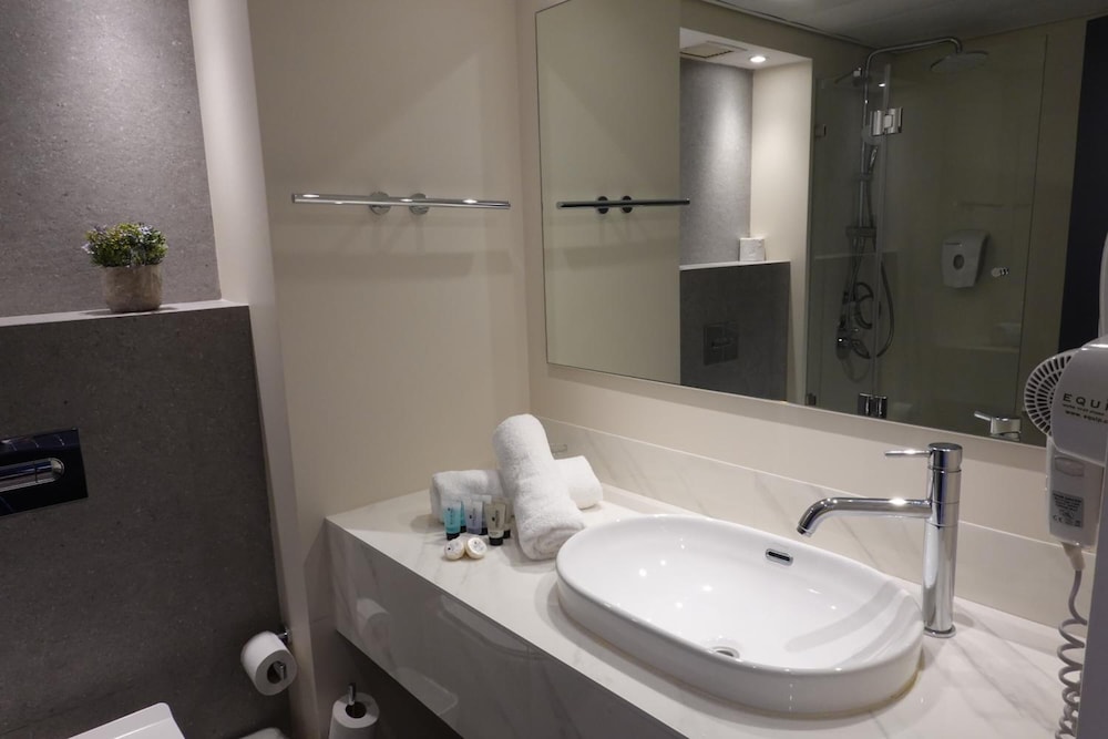 nazareth plaza hotel