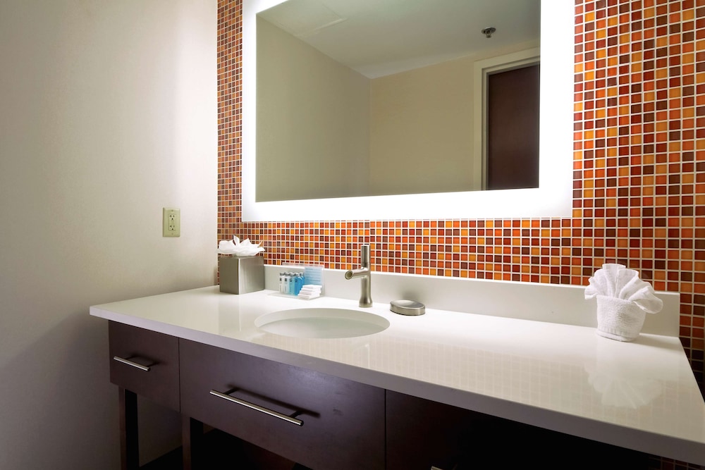 hampton inn and suites columbus downtown