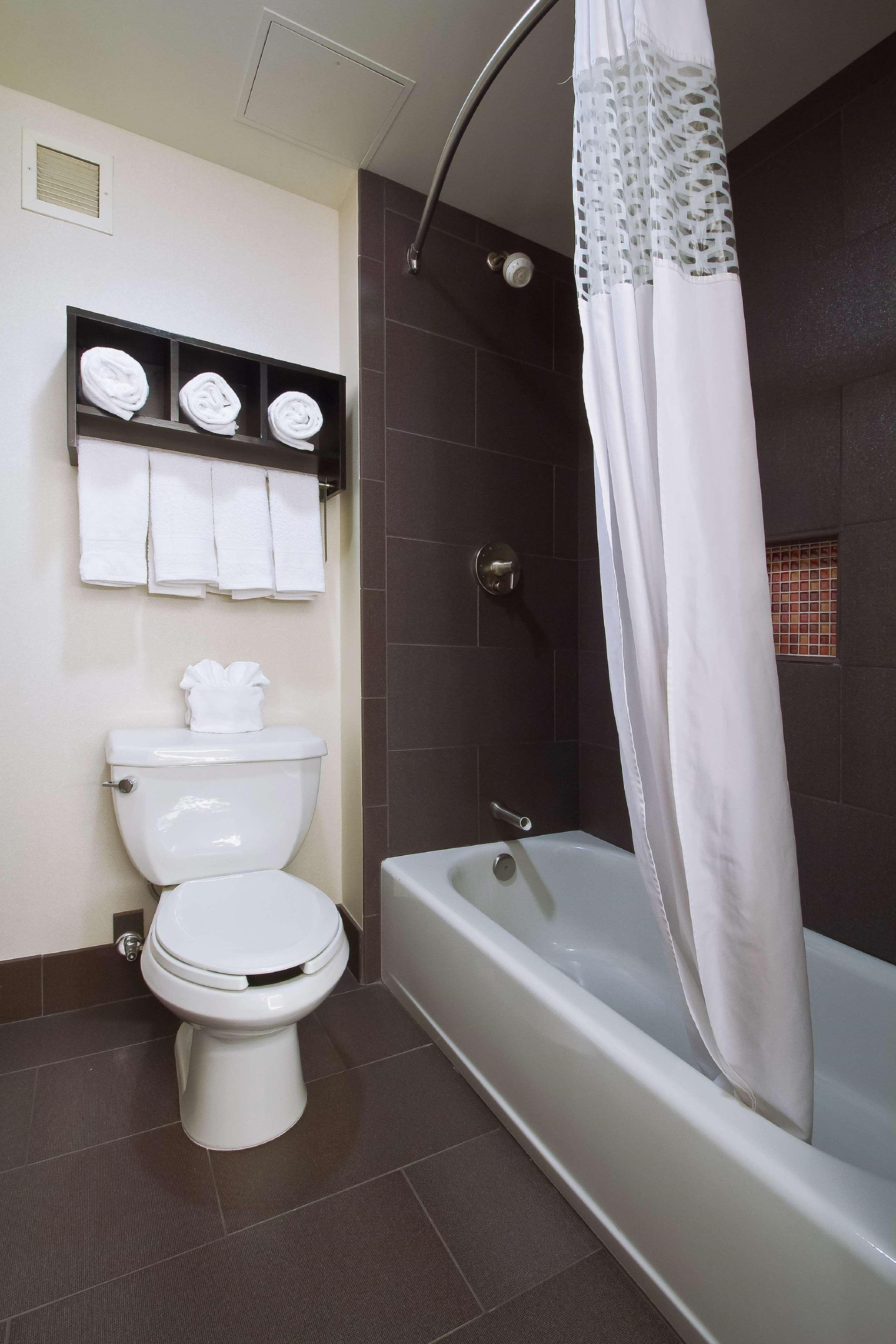 hampton inn and suites columbus downtown