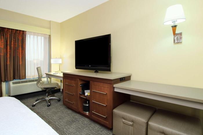 hampton inn and suites columbus downtown