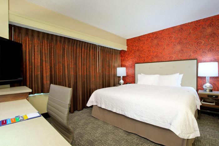 hampton inn and suites columbus downtown
