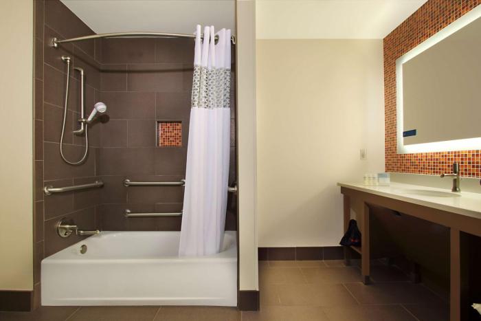 hampton inn and suites columbus downtown