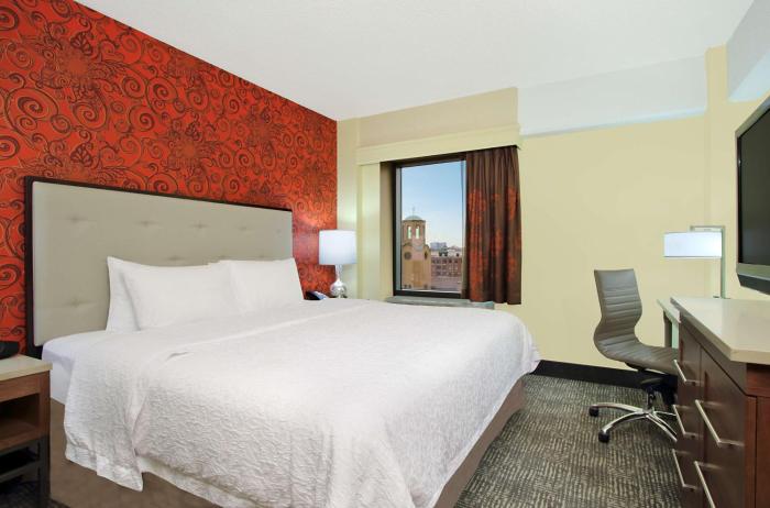 hampton inn and suites columbus downtown