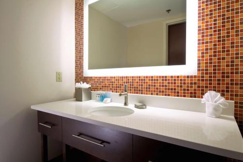 hampton inn and suites columbus downtown