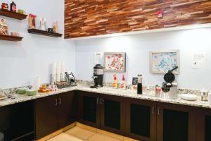 Tysons Corner Suites, A Baymont By Wyndham,Fairfax>>Baileys Crossroads,3 star