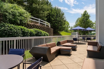 springhill suites by marriott west mifflin