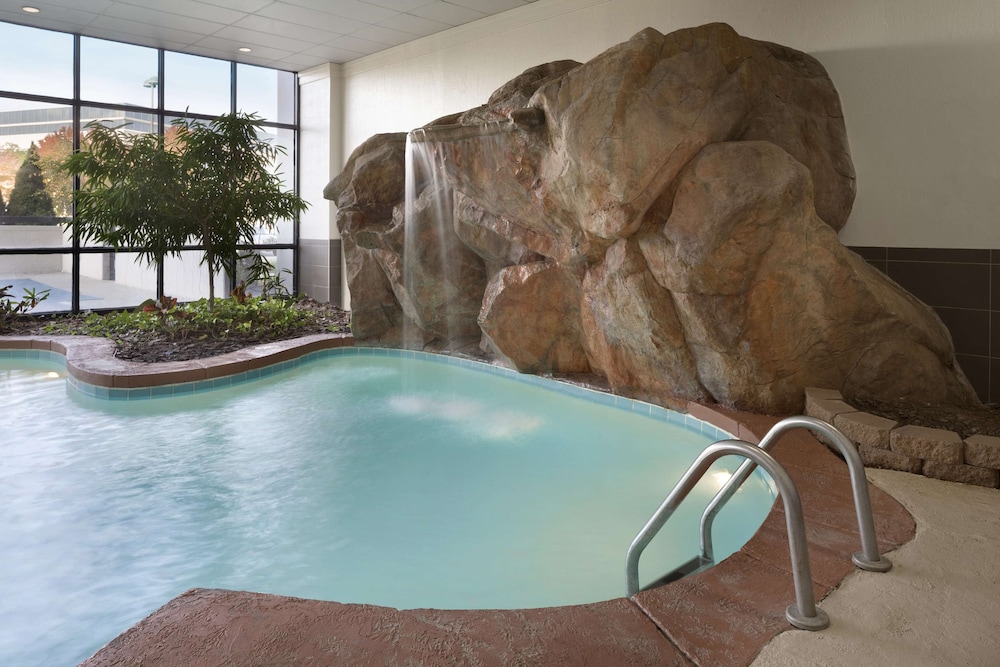 embassy suites by hilton columbus