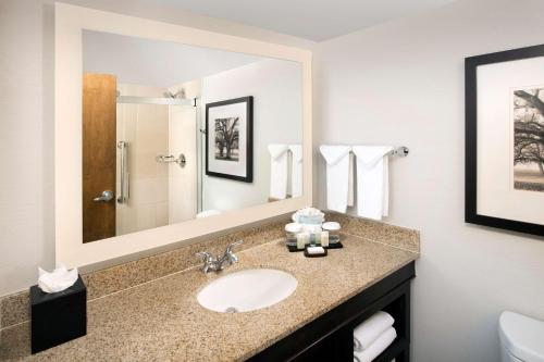 embassy suites by hilton columbus