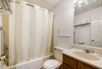 econo lodge inn and suites