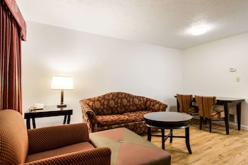 econo lodge inn and suites