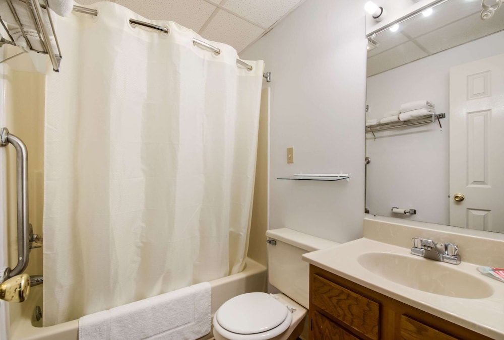 econo lodge inn and suites