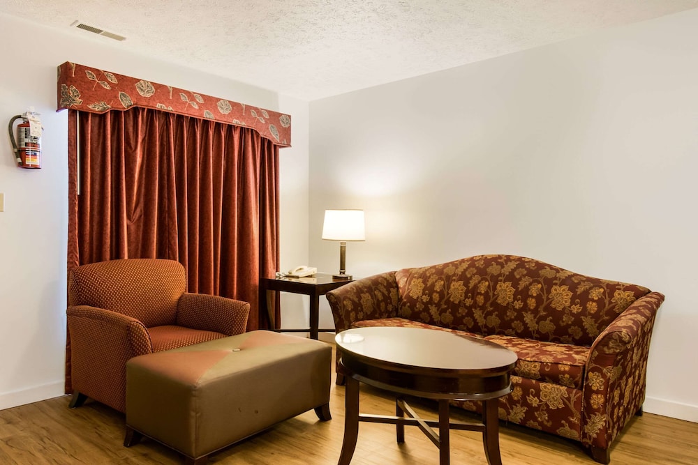 econo lodge inn and suites
