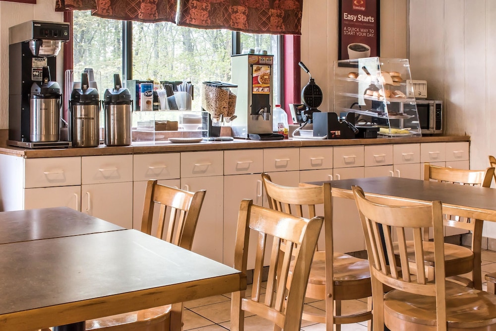 econo lodge inn and suites