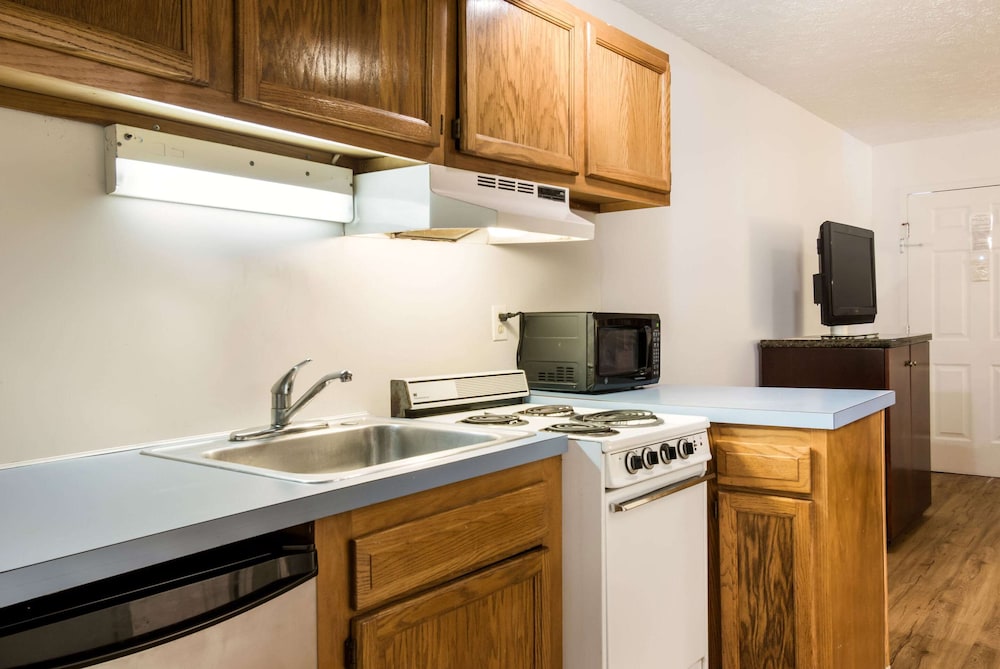 econo lodge inn and suites