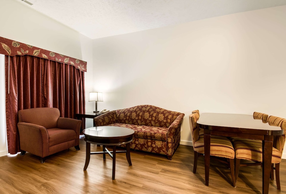 econo lodge inn and suites