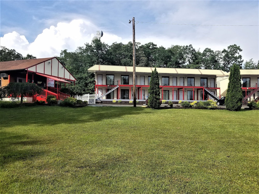 Econo Lodge Inn & Suites,Hazleton>>Crystal Lake,2 star