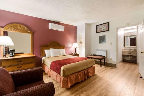 econo lodge inn and suites