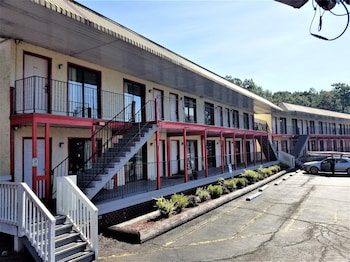 econo lodge inn and suites