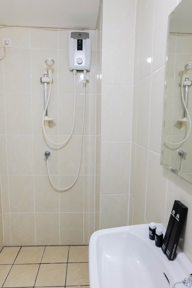 luxury and cozy studio m town apartment by travelio