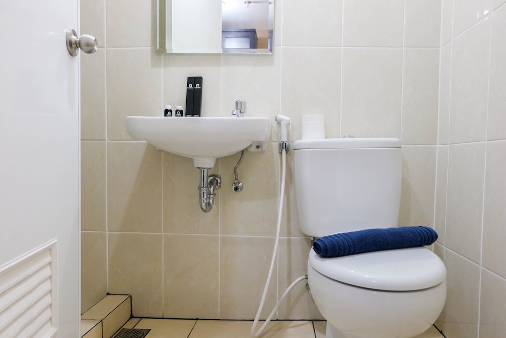 luxury and cozy studio m town apartment by travelio