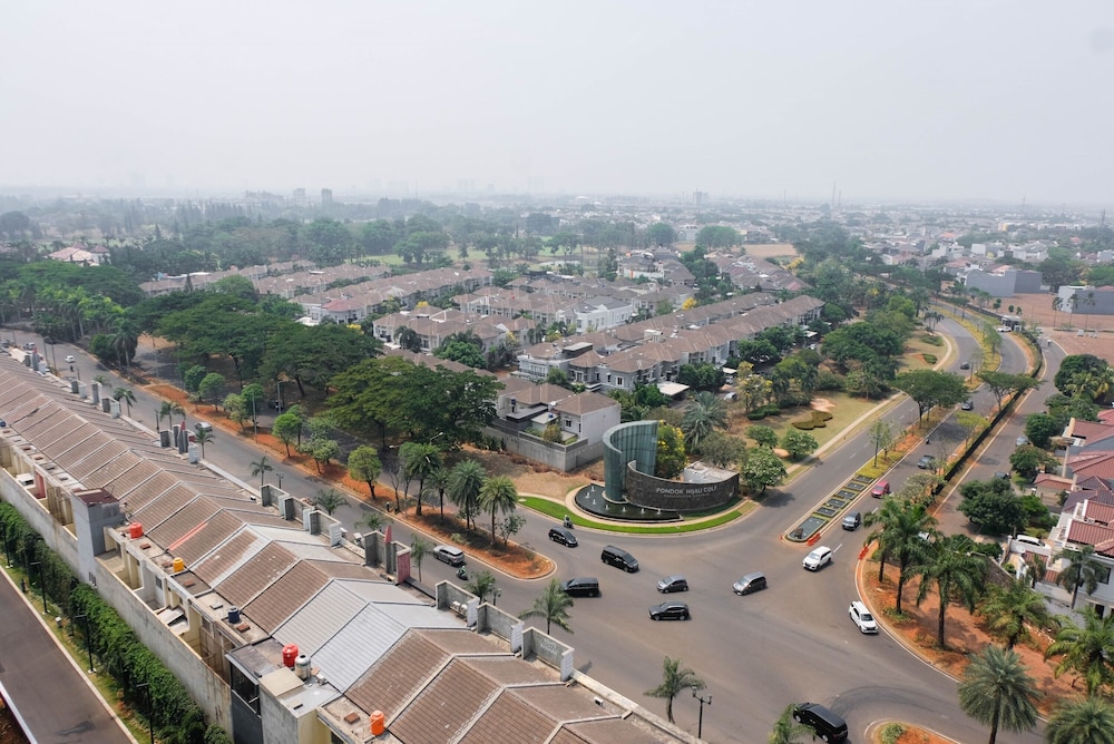 luxury and cozy studio m town apartment by travelio