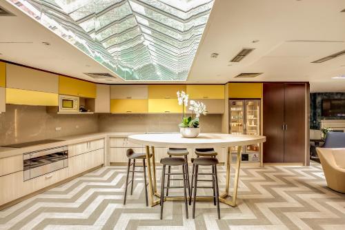 mercure paris arc de triomphe etoile