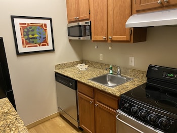 mainstay suites middleburg heights cleveland airport