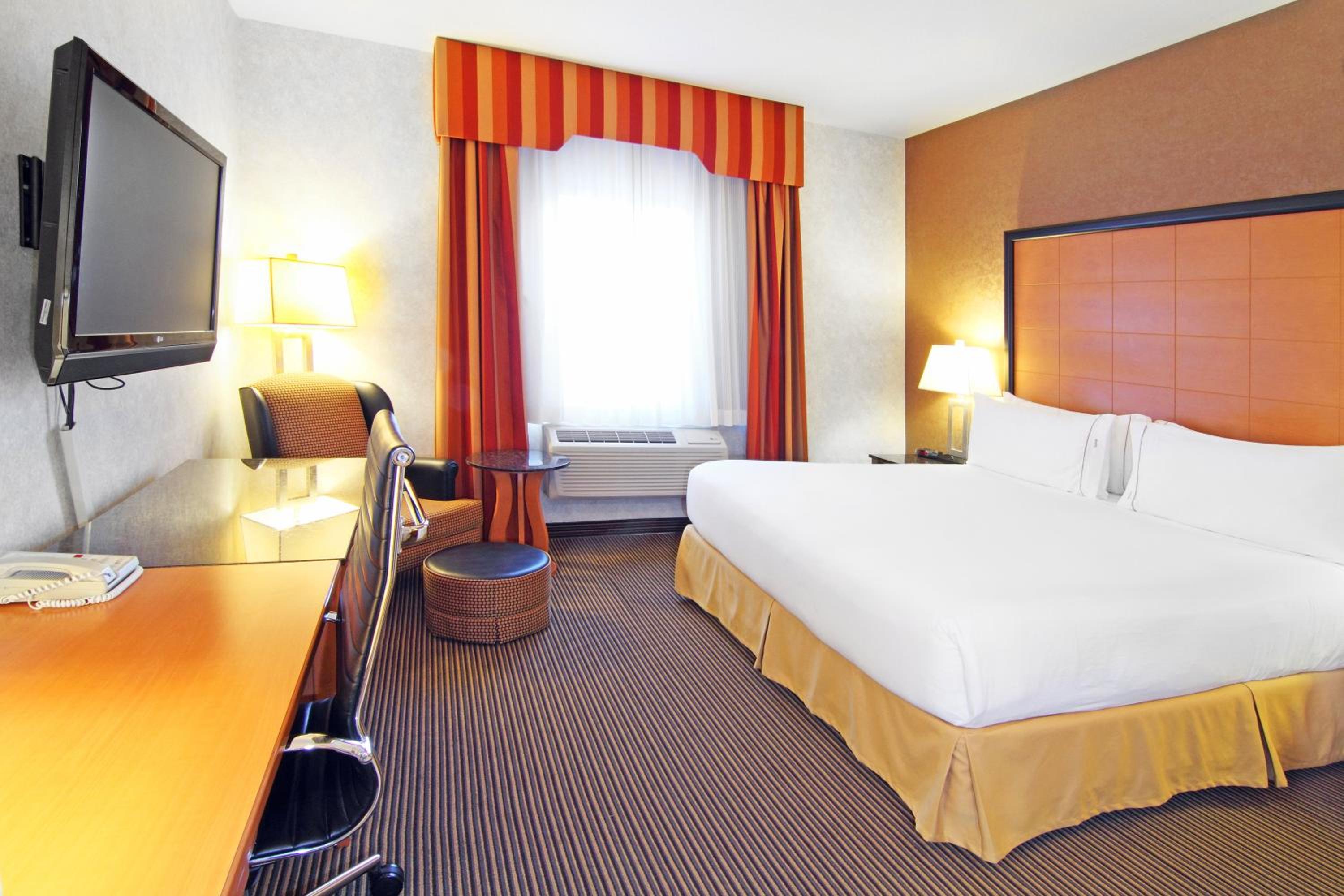 holiday inn express and suites calgary south macleod trail s