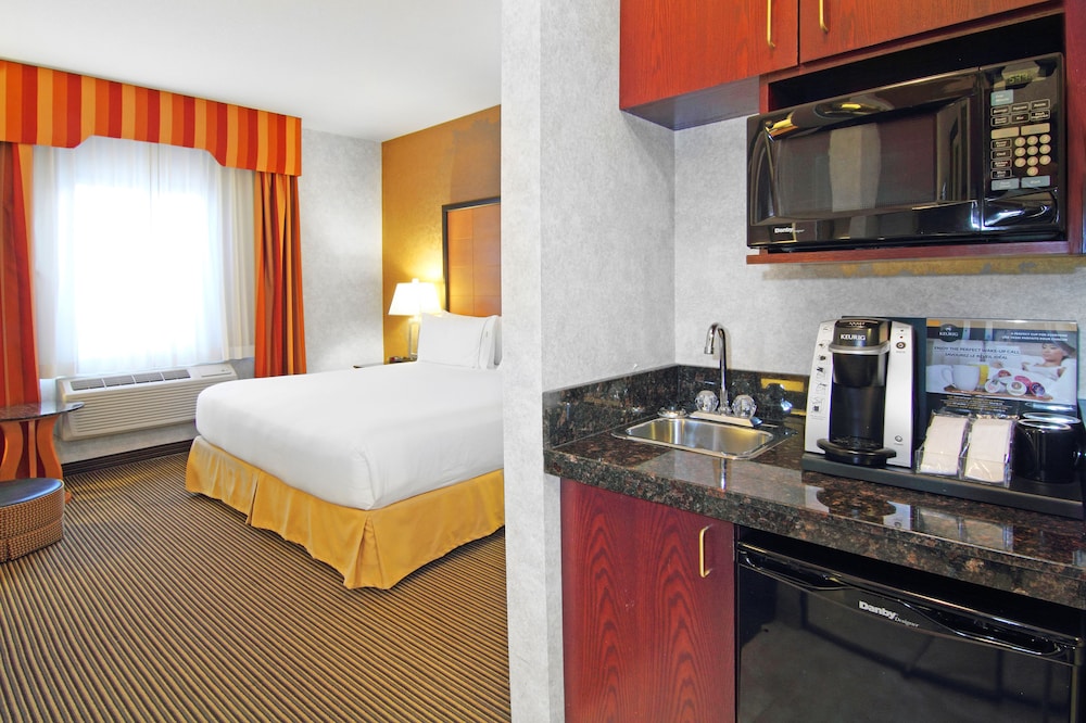 holiday inn express and suites calgary south macleod trail s